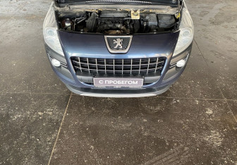 Подержанный автомобиль Peugeot 3008 2012 года (17 фото)