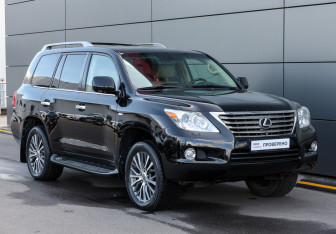 Подержанный автомобиль Lexus LX 2008 года (3 фото)