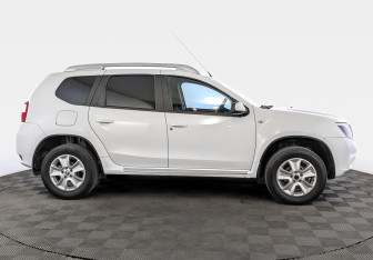 Подержанный автомобиль Nissan Terrano 2021 года (4 фото)