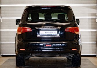 Подержанный автомобиль Infiniti QX56 2012 года (5 фото)
