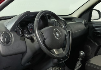 Подержанный автомобиль Renault Duster 2012 года (13 фото)