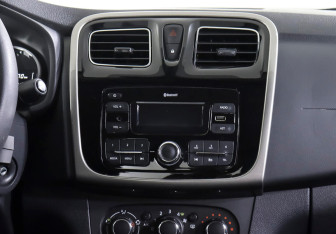 Подержанный автомобиль Renault Logan Sedan 2019 года (12 фото)