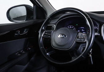 Подержанный автомобиль Kia Sorento 2019 года (13 фото)