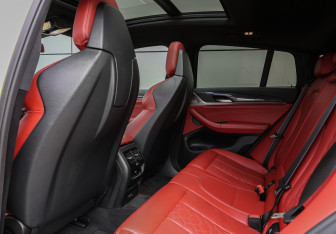 Подержанный автомобиль BMW X4 M 2022 года (11 фото)