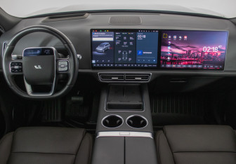 Подержанный автомобиль LiXiang L9 2023 года (12 фото)