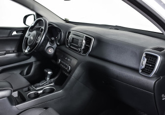 Подержанный автомобиль Kia Sportage 2016 года (9 фото)