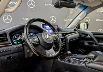 Подержанный автомобиль Lexus LX 2016 года (15 фото)