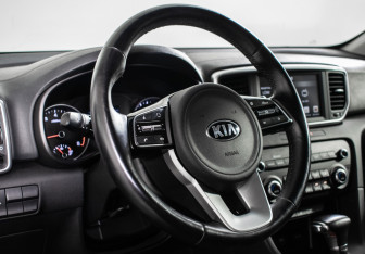 Подержанный автомобиль Kia Sportage 2021 года (13 фото)