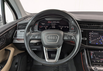 Подержанный автомобиль Audi Q7 2021 года (22 фото)