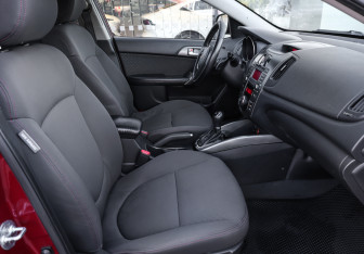 Подержанный автомобиль Kia Cerato Sedan 2011 года (10 фото)