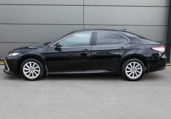 Подержанный автомобиль Toyota Camry Sedan 2021 года (10 фото)