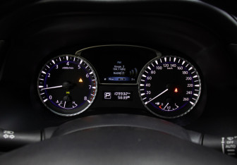 Подержанный автомобиль Infiniti QX60 2019 года (15 фото)