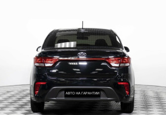 Подержанный автомобиль Kia Rio Sedan 2018 года (6 фото)