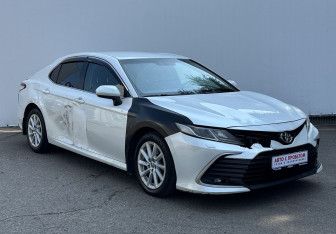 Подержанный автомобиль Toyota Camry Sedan 2021 года (3 фото)