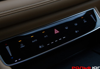 Подержанный автомобиль Voyah Dream 2023 года (22 фото)