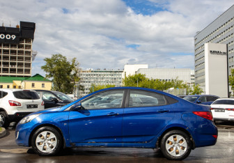 Подержанный автомобиль Hyundai Solaris Sedan 2012 года (6 фото)