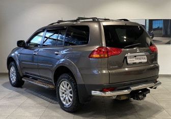 Подержанный автомобиль Mitsubishi Pajero Sport 2011 года (7 фото)