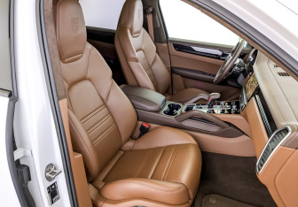 Подержанный автомобиль Porsche Cayenne 2021 года (24 фото)