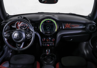 Подержанный автомобиль MINI Hatch 2018 года (17 фото)