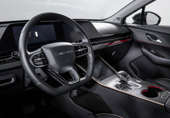 Подержанный автомобиль Omoda C5 2024 года (14 фото)