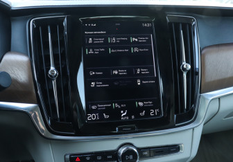 Подержанный автомобиль Volvo S90 2017 года (17 фото)