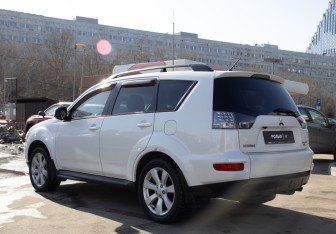 Подержанный автомобиль Mitsubishi Outlander 2011 года (5 фото)
