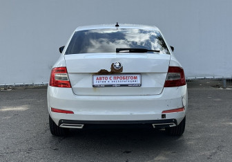 Подержанный автомобиль Skoda Octavia Liftback 2013 года (6 фото)