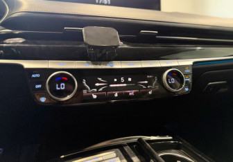 Подержанный автомобиль Genesis G80 2021 года (18 фото)