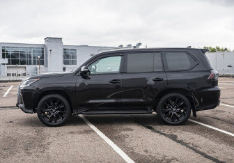 Подержанный автомобиль Lexus LX 2018 года (8 фото)