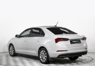 Подержанный автомобиль Skoda Rapid Liftback 2021 года (7 фото)