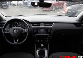 Подержанный автомобиль Skoda Octavia Liftback 2017 года (11 фото)
