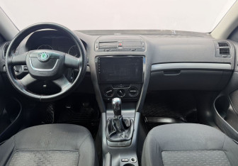 Подержанный автомобиль Skoda Octavia Liftback 2013 года (12 фото)