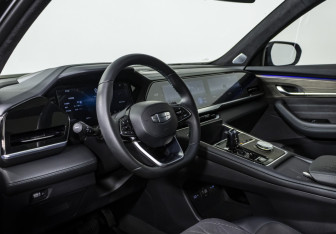 Подержанный автомобиль Geely Monjaro 2025 года (10 фото)