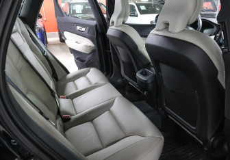 Подержанный автомобиль Volvo XC60 2019 года (13 фото)