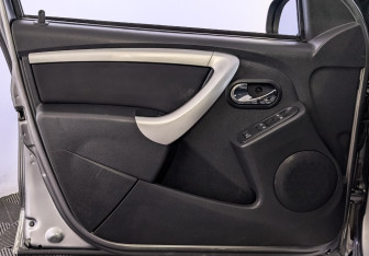 Подержанный автомобиль Nissan Terrano 2019 года (19 фото)