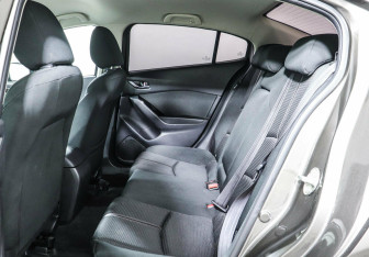 Подержанный автомобиль Mazda 3 Sedan 2016 года (10 фото)