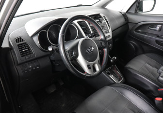 Подержанный автомобиль Kia Venga 2016 года (9 фото)