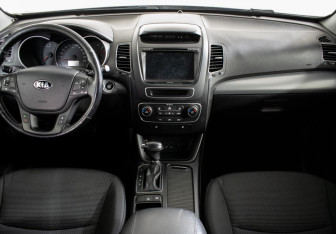 Подержанный автомобиль Kia Sorento 2014 года (11 фото)