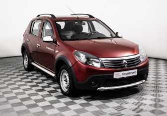 Подержанный автомобиль Renault Sandero 2011 года (3 фото)