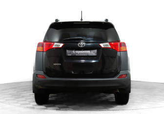 Подержанный автомобиль Toyota RAV4 2013 года (6 фото)