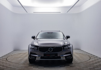 Подержанный автомобиль Volvo V90 Cross Country 2018 года (2 фото)