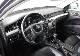 Подержанный автомобиль Skoda Superb Liftback 2012 года (9 фото)