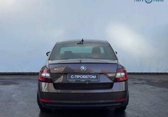 Подержанный автомобиль Skoda Octavia Liftback 2018 года (7 фото)