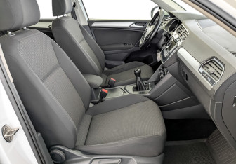 Подержанный автомобиль Volkswagen Tiguan 2017 года (23 фото)