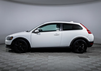 Подержанный автомобиль Volvo C30 2007 года (8 фото)