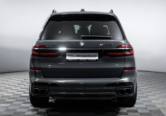 Подержанный автомобиль BMW X7 2022 года (6 фото)