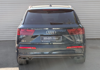 Подержанный автомобиль Audi Q7 2019 года (6 фото)