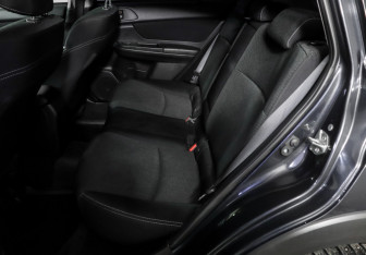 Подержанный автомобиль Subaru XV 2014 года (10 фото)