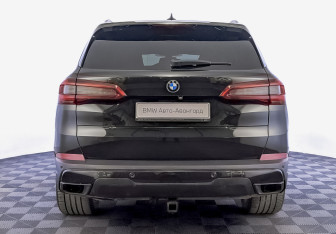 Подержанный автомобиль BMW X5 2019 года (6 фото)