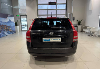 Подержанный автомобиль Kia Ceed Wagon 2010 года (5 фото)